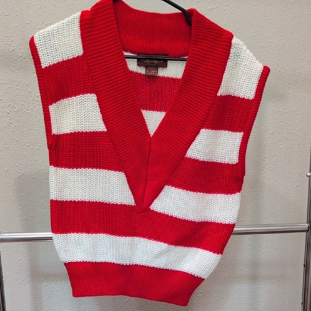 Stylish V-Neck Sweater Vest in Red and White